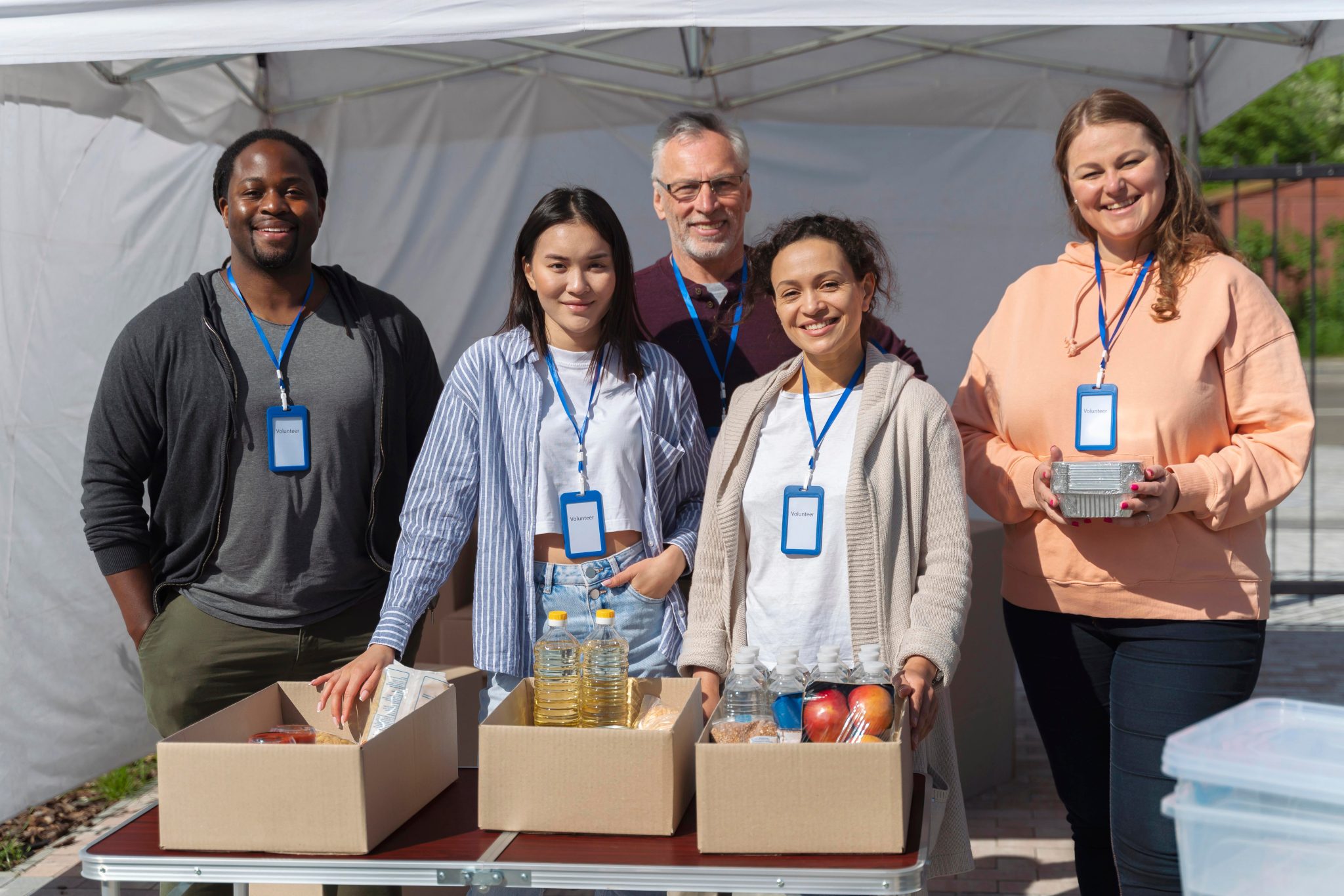 different people doing volunteer work 2048x1366